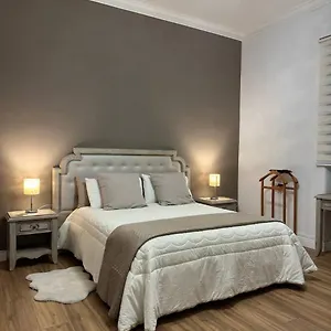 https://al-borgo-apartment.taorminaitalyhotels.com